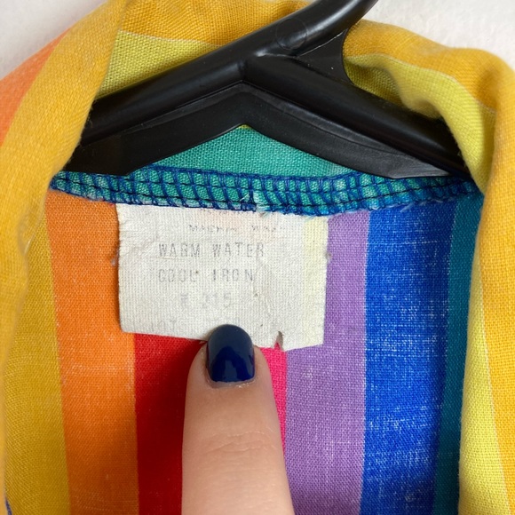 Vintage Rainbow Cropped Button-up Top - Picture 7 of 7